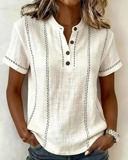 T-shirt casual con scollo a V e bottoni