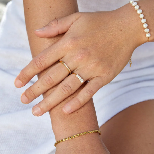 Anello Elegance con perle d'acqua dolce per uno stile sofisticato